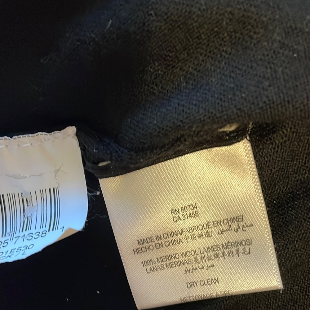 Black Short Sleeve Sweater - Picture 8 of 8